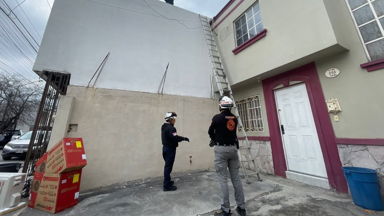 Muere joven electrocutado al instalar minisplit en Apodaca