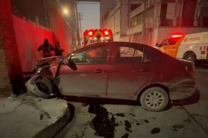 Mujer resulta lesionada tras chocar contra barda en Bellavista