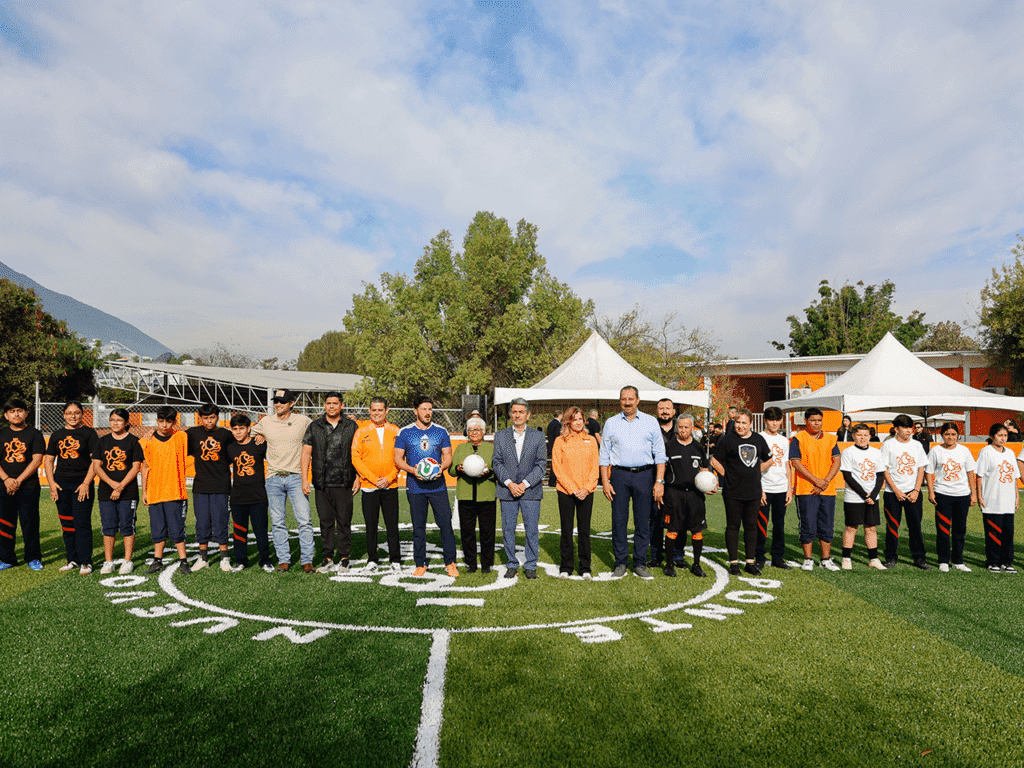 Encabeza Samuel García regreso a clases de más de un millón de alumnos de educación básica en NL