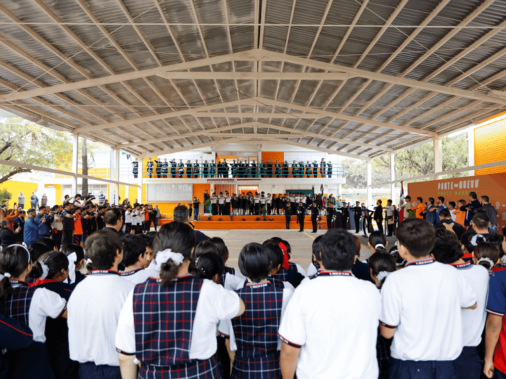 Encabeza Samuel García regreso a clases de más de un millón de alumnos de educación básica en NL