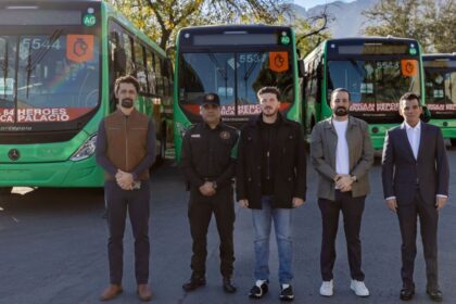 Entrega Samuel García 45 nuevas unidades a Ruta 98 Héroes de Capellanía-Palacio de Hierro