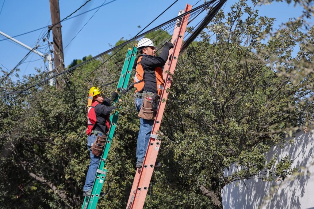 San Pedro retira 200 km de cableado aéreo en desuso
