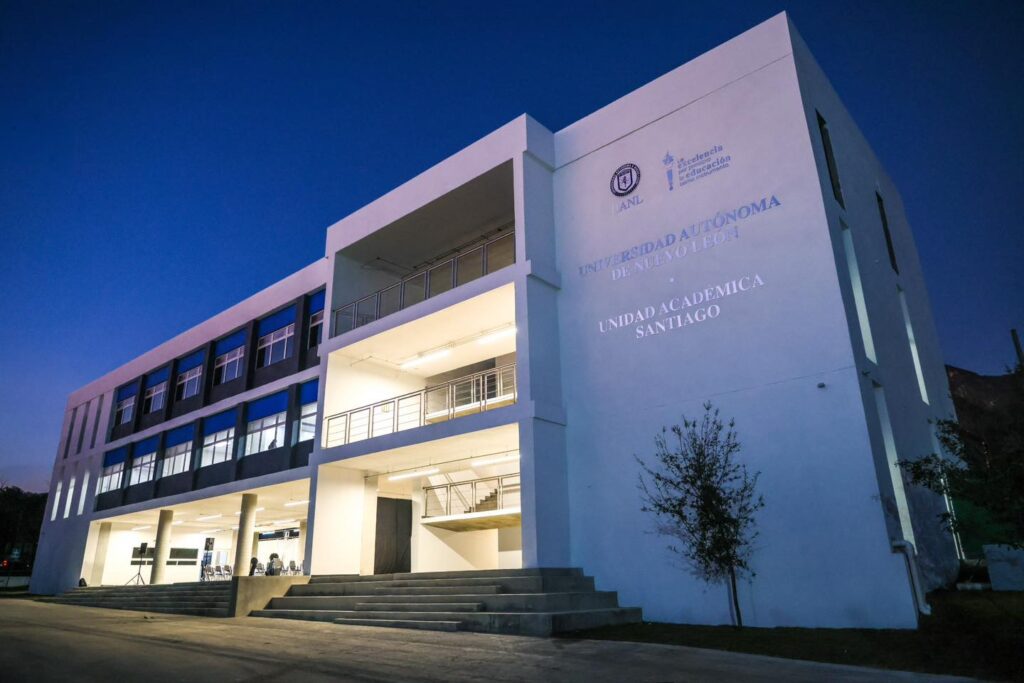 Santiago estrena Unidad Académica de la UANL con 18 carreras