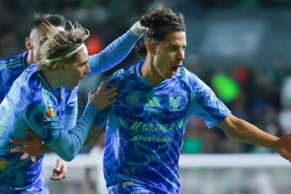 Flores y Lainez lideran triunfo de Tigres ante León; expulsan a Gignac