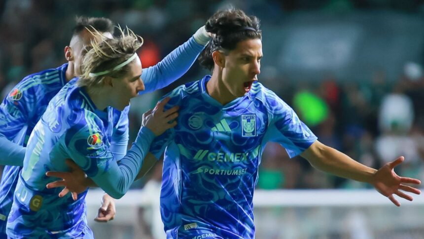 Flores y Lainez lideran triunfo de Tigres ante León; expulsan a Gignac