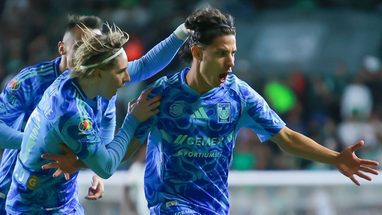 Flores y Lainez lideran triunfo de Tigres ante León; expulsan a Gignac