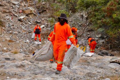 Voluntarios retiran 1.3 toneladas de basura del Río Santa Catarina
