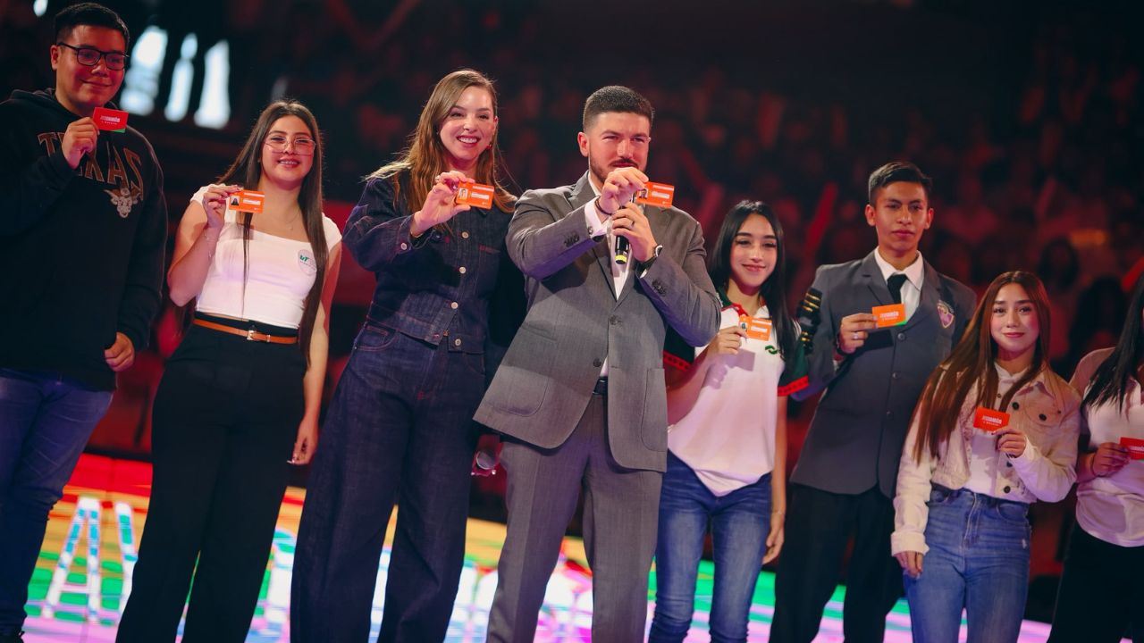 Anuncia Samuel García tarifa preferencial de 10 pesos para estudiantes en Nuevo León