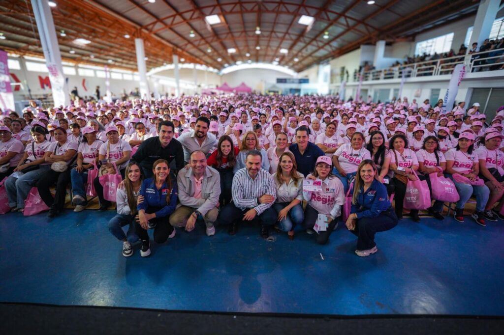 Monterrey entrega 1,500 Tarjetas Regia Plus para apoyo económico