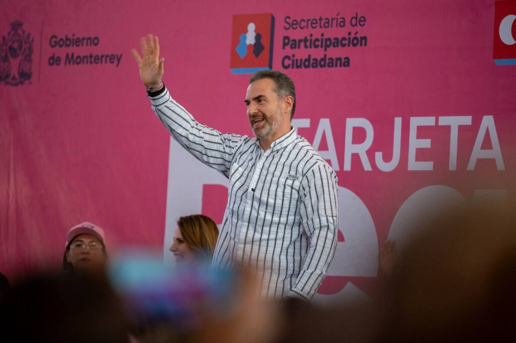 Monterrey entrega 1,500 Tarjetas Regia Plus para apoyo económico