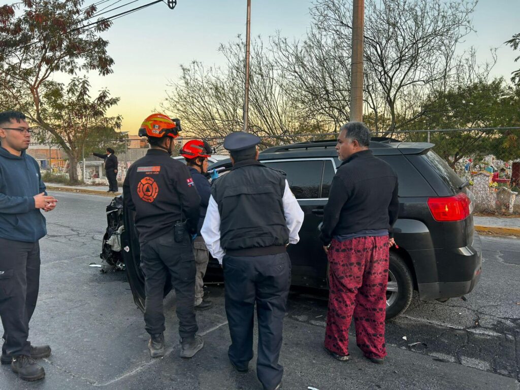 Choque entre dos autos en Guadalupe deja dos lesionados
