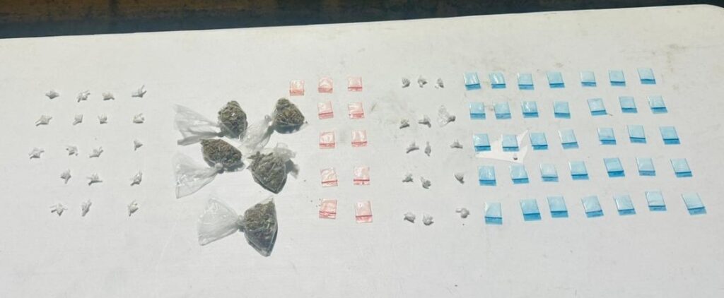 Detienen a 3 hombres con 84 dosis de droga en Monterrey