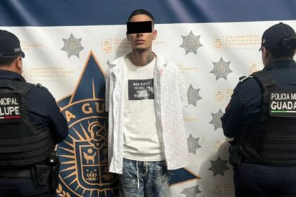 Detienen a motociclista con fusil de asalto en Guadalupe