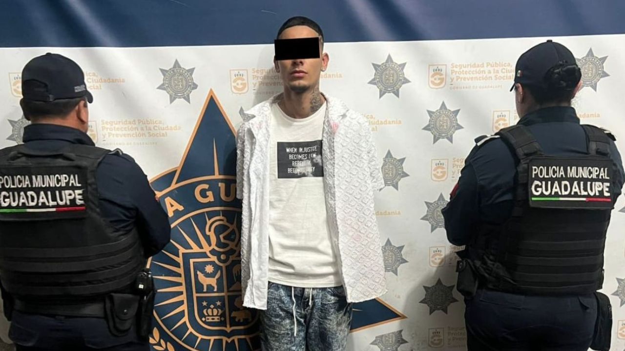 Detienen a motociclista con fusil de asalto en Guadalupe