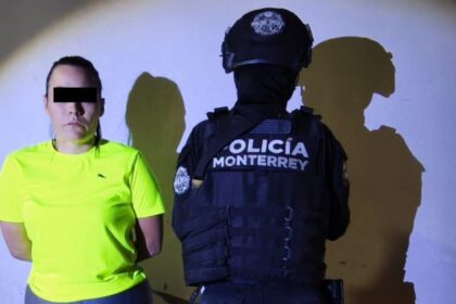 Detienen a mujer con 97 dosis de cristal en Monterrey