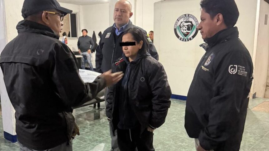 Detienen a mujer que atropelló y arrastró a motociclista en Iztapalapa