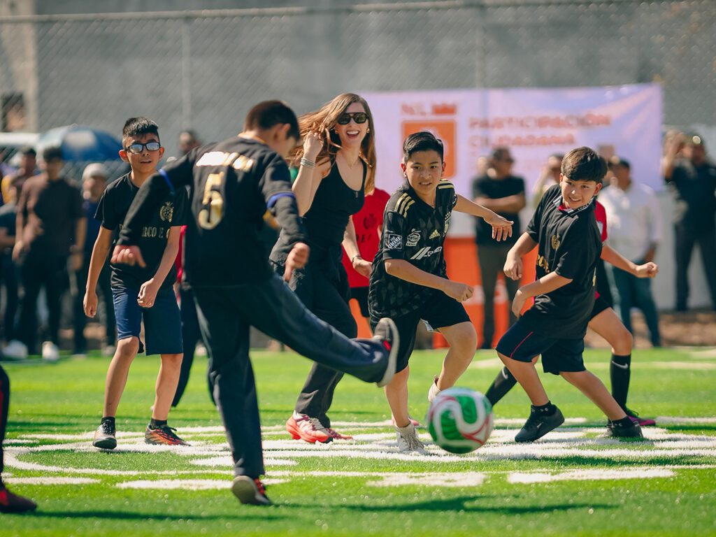 Inaugura Samuel García la cancha 421 en Monterrey rumbo al Mundial