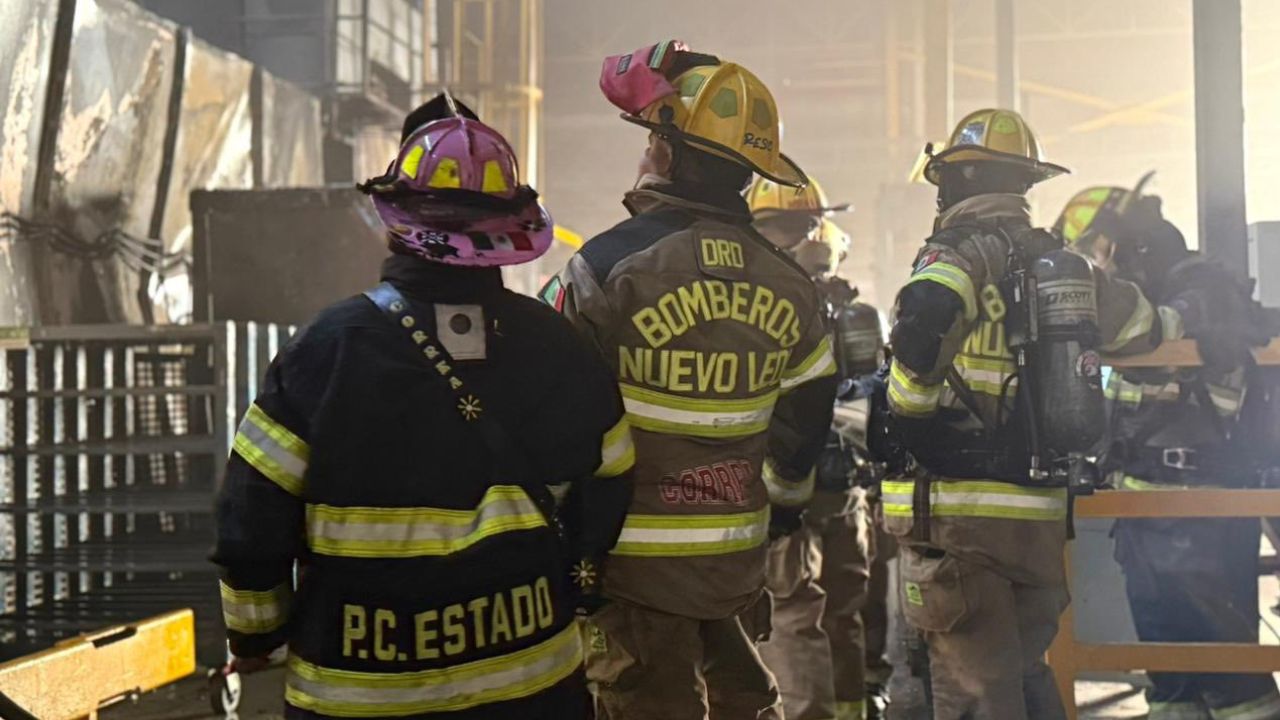 Incendio en empresa de Santa Catarina deja 22 evacuados y un herido