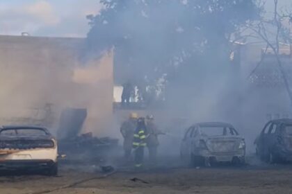 Incendio en pensión de tráileres moviliza a rescatistas en Guadalupe