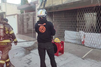 Incendio en vivienda de Mitras Centro moviliza a Bomberos