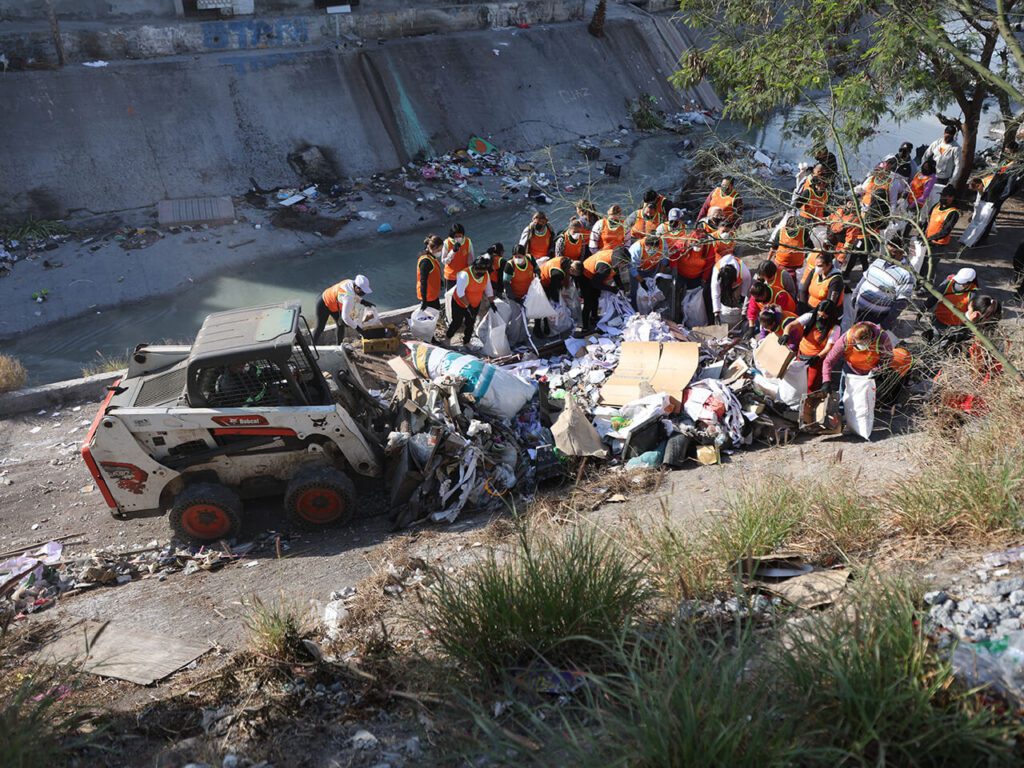 Limpian Arroyo Topo Chico en Monterrey con programa “Ponte Nuevo”