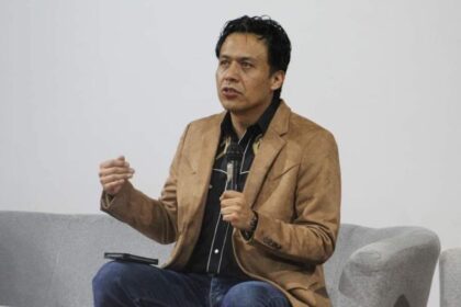 Marx Arriaga acusa intento de despojo tras despido de la SEP