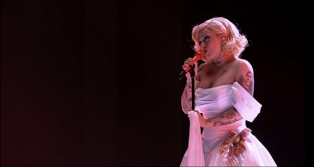 Mon Laferte recibe Gaviota de Platino en Viña 2026