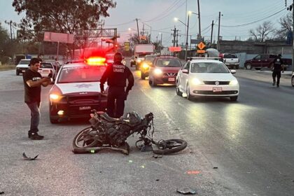 Motociclista fallece en Libramiento de Linares tras choque