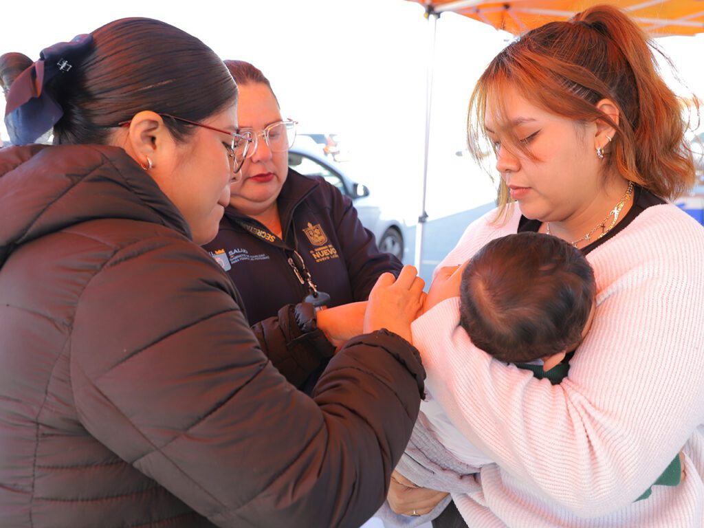 Aplica Secretaría de Salud más de 33 mil dosis de vacuna este fin de semana