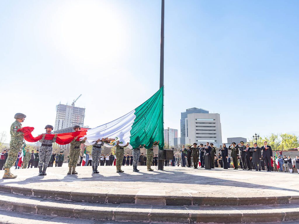 Nuevo León conmemora el Día de la Bandera