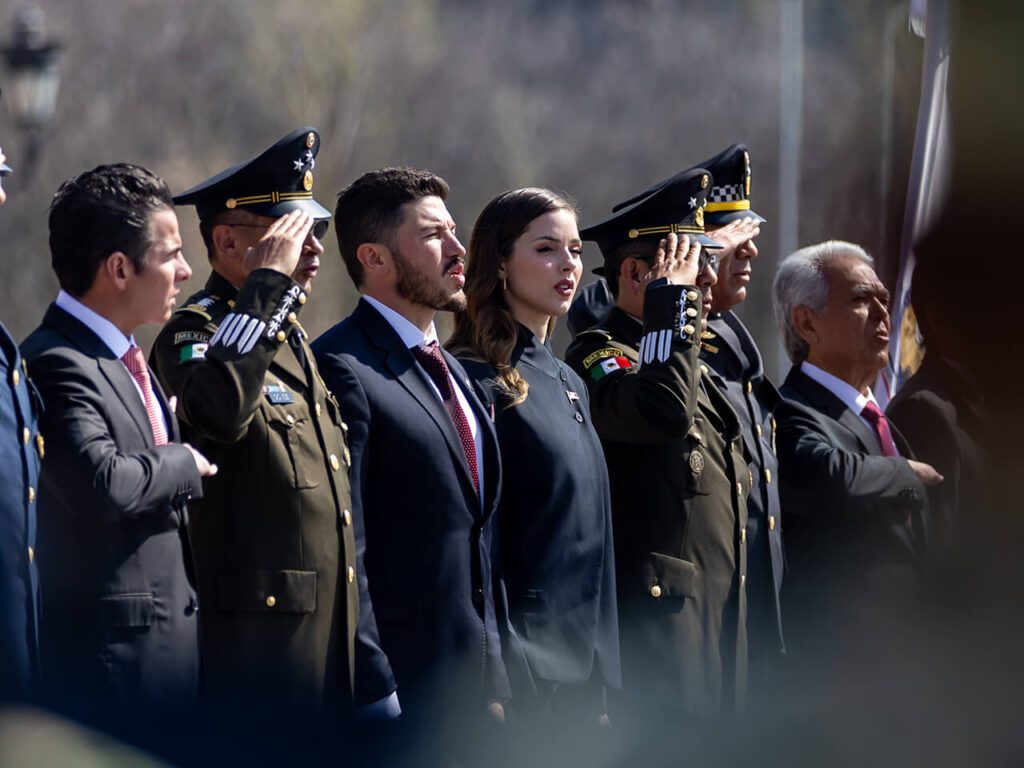 Nuevo León conmemora el Día de la Bandera