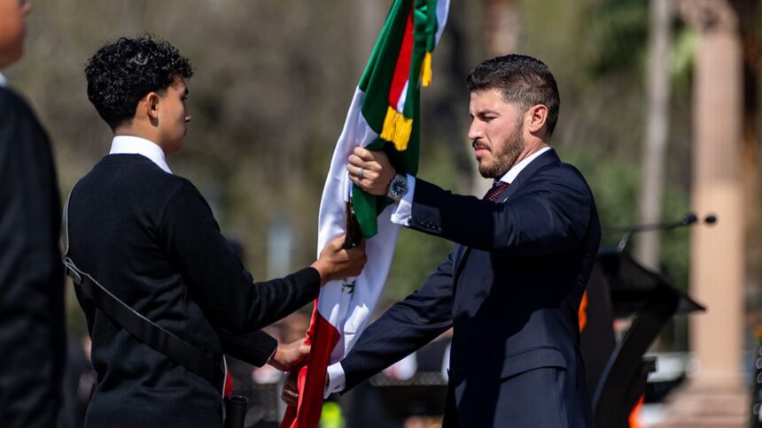 Nuevo León conmemora el Día de la Bandera