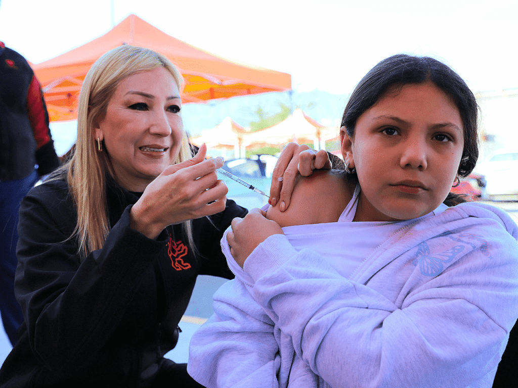 Nuevo León refuerza vacunación contra sarampión con drive-thru