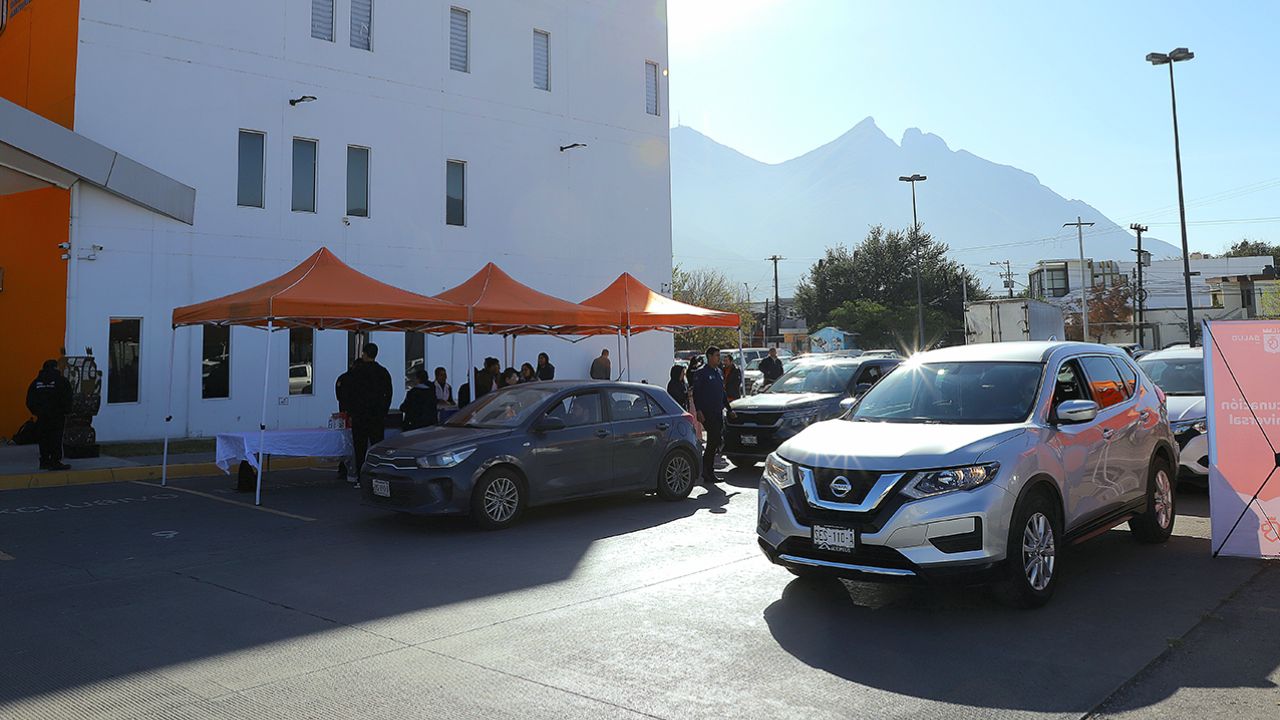 Nuevo León refuerza vacunación contra sarampión con drive-thru