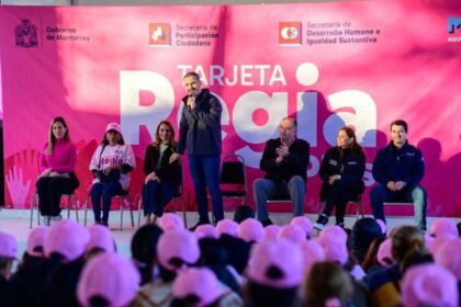 Refuerzan apoyo a mujeres con entrega de Tarjetas Regia Plus
