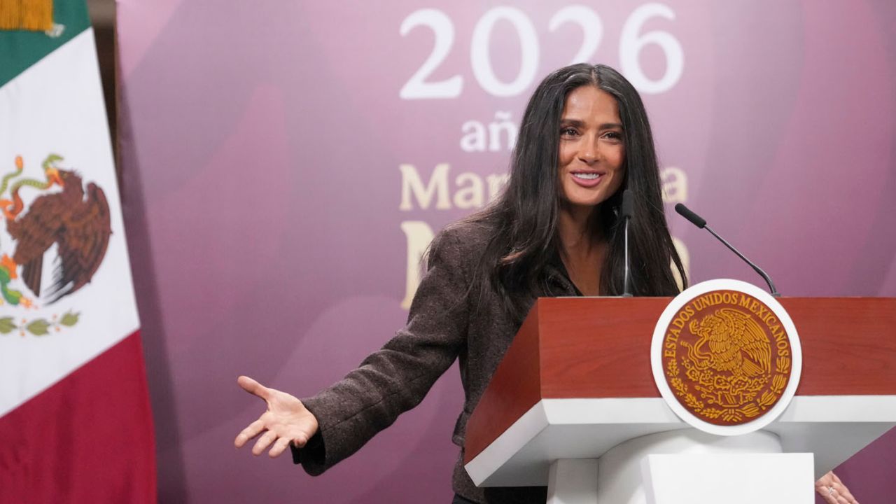Salma Hayek elogia a Sheinbaum por impulsar el cine mexicano