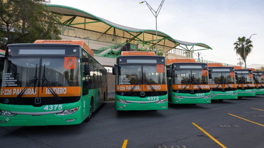 Samuel García entrega 30 camiones nuevos y moderniza la Ruta 226