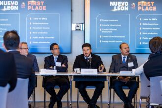 Lleva Samuel García ventajas de invertir en NL ante la Cámara de Comercio EU-México