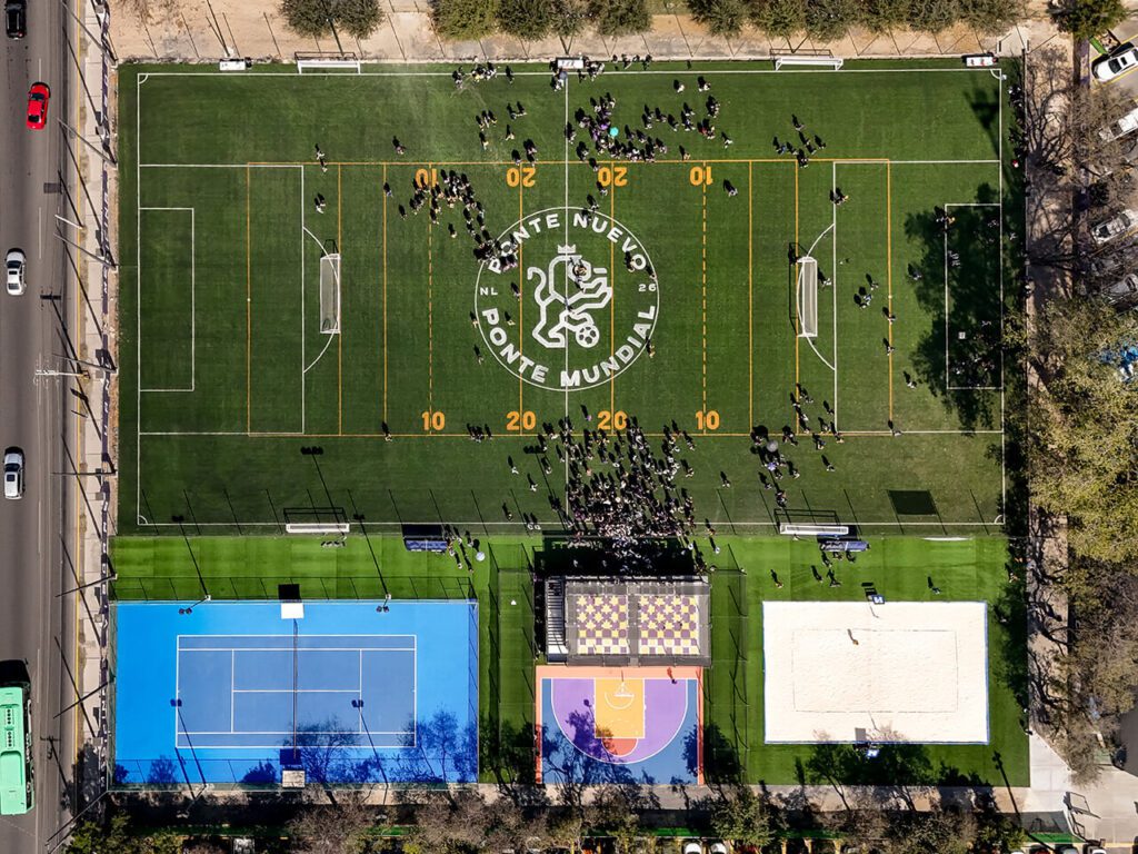 Samuel García inaugura cancha 440 en la Facultad de Medicina UANL