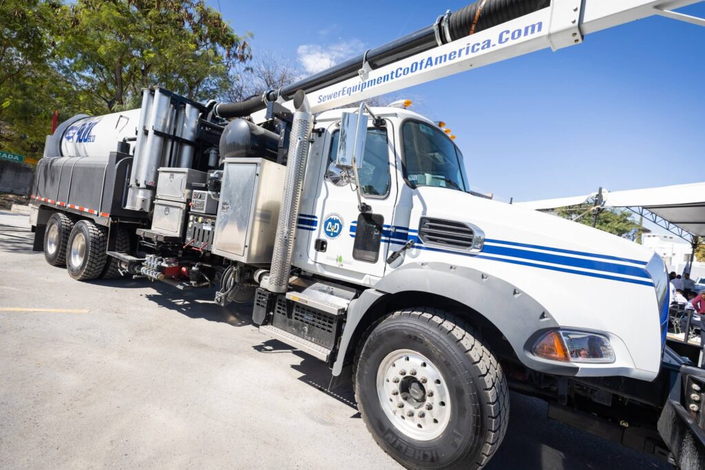 Samuel García presume avances históricos en agua en NL