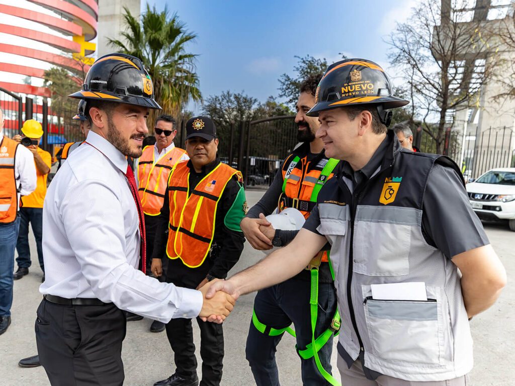 Samuel García realiza recorrido por las obras Línea 6 del Metro