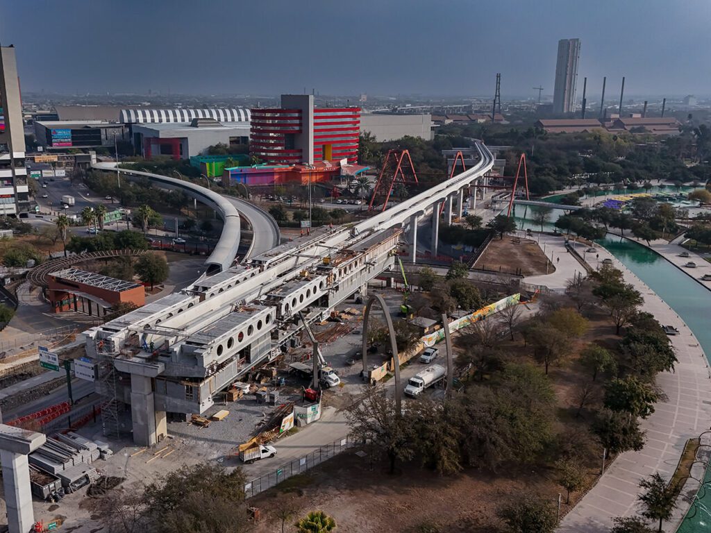 Samuel García realiza recorrido por las obras Línea 6 del Metro