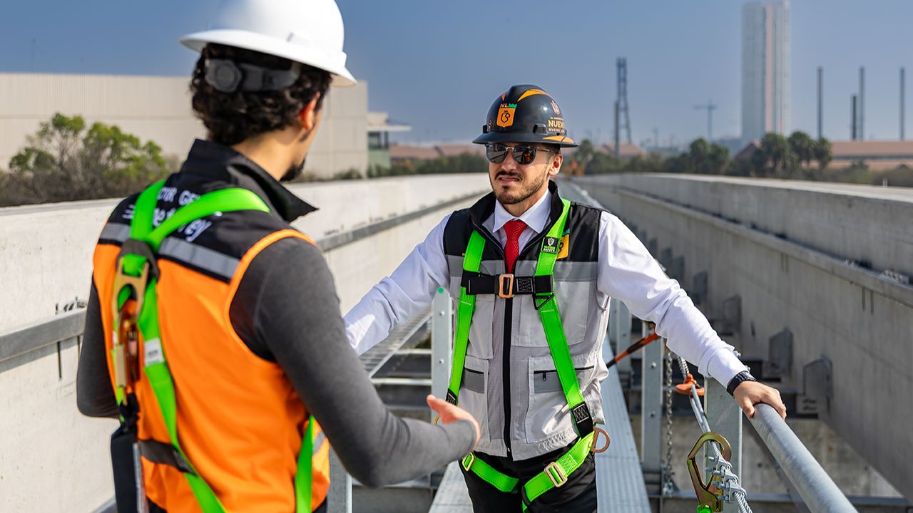 Samuel García realiza recorrido por las obras Línea 6 del Metro
