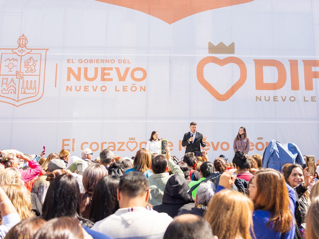 Celebran Día de la Candelaria con la familia DIF Nuevo León