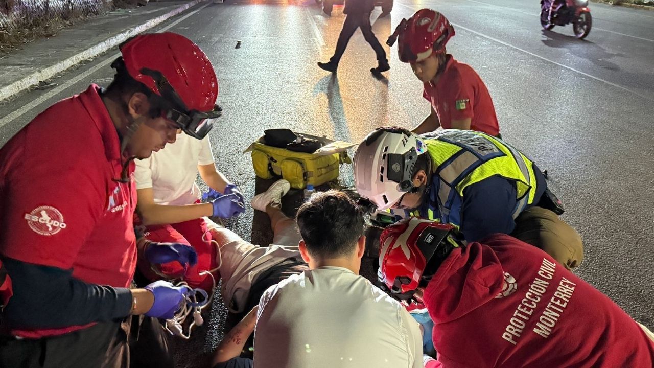 Motociclista se estrella contra poste en la colonia Miravalle