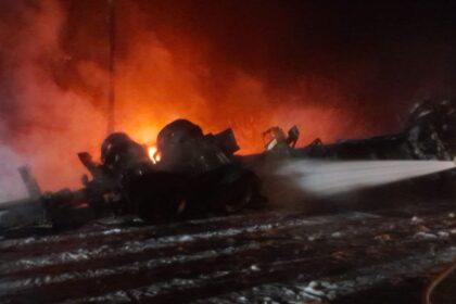 Se incendia pipa tras volcadura en Cadereyta