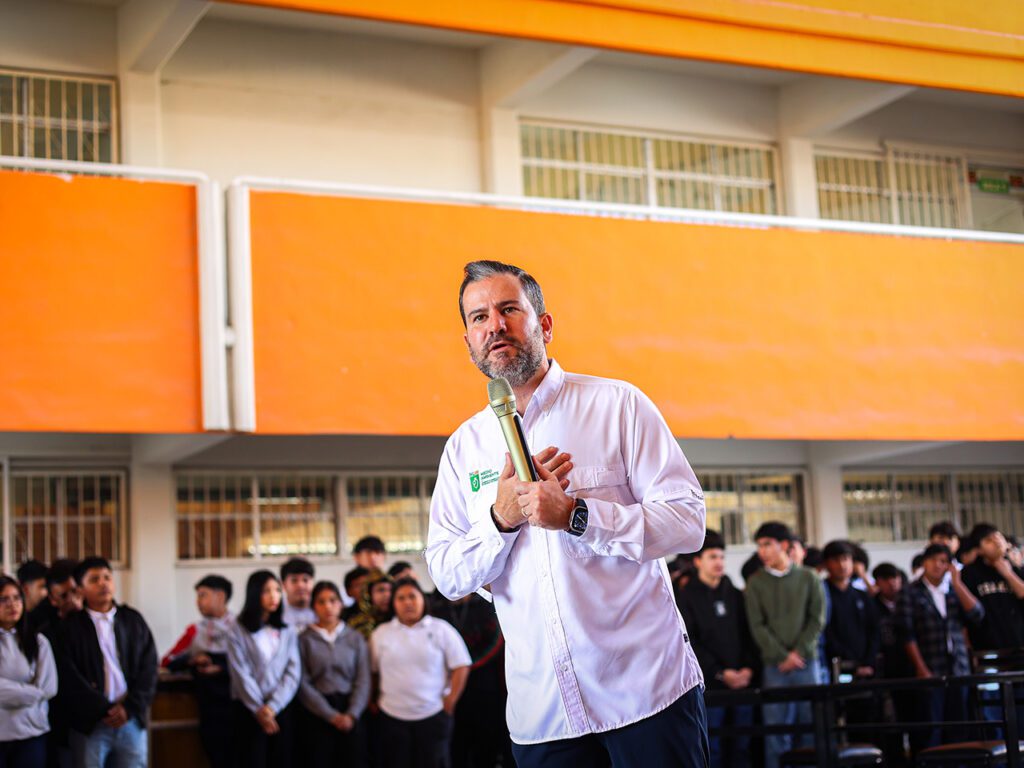 Secretaría de Medio Ambiente planta árboles en CECyTE García II