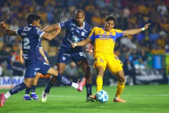 Pachuca remonta a Tigres y gana 2-1 en el Volcán