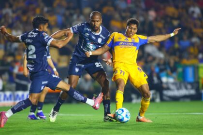 Pachuca remonta a Tigres y gana 2-1 en el Volcán