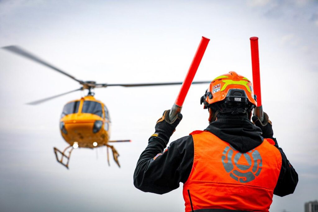 Trasladan por aire a mujer con complicaciones postparto en Dr. Arroyo